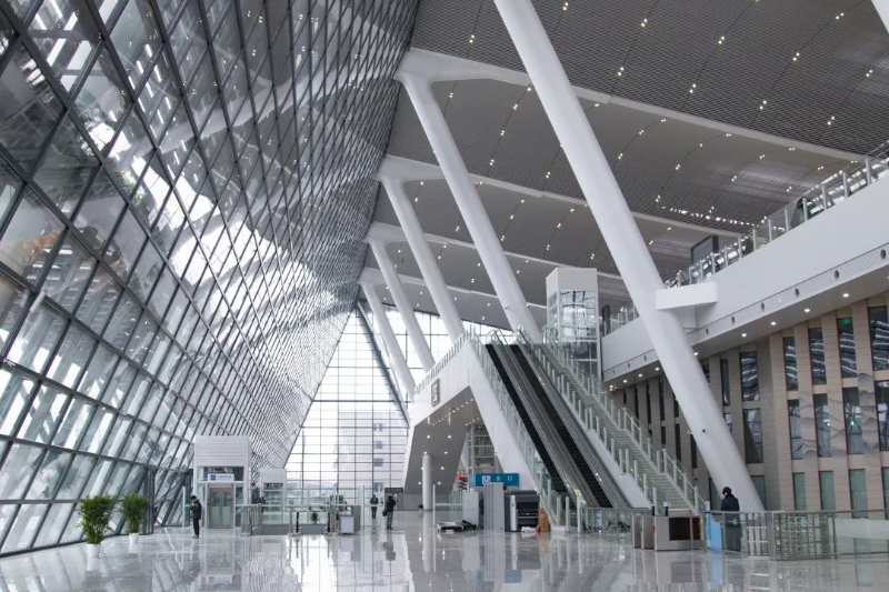 Overhanging eaves of Qinghe Station.